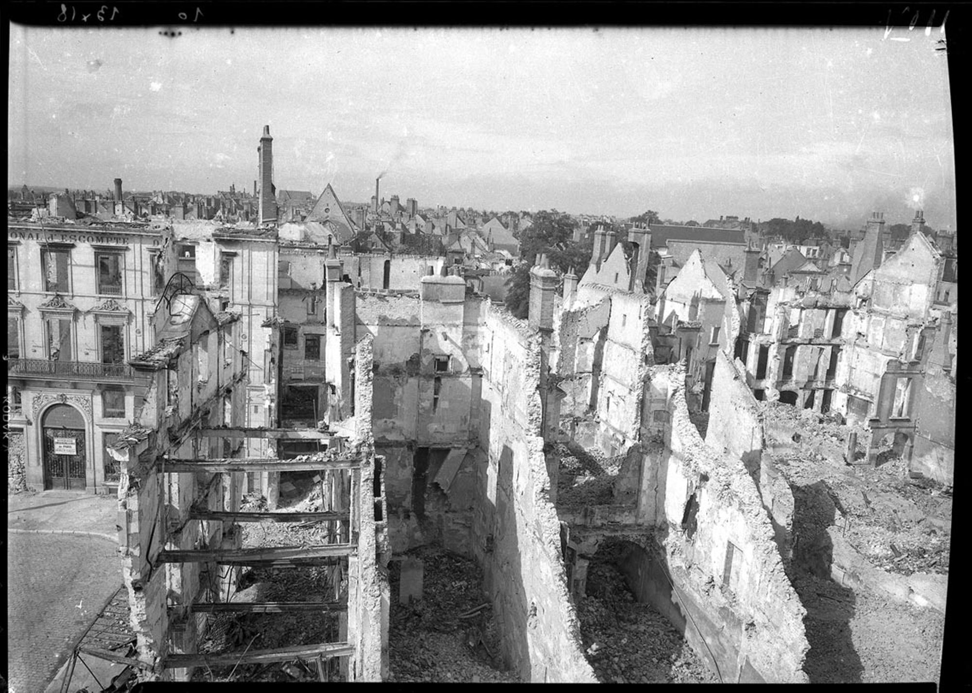 Rue Bannier après bombardements, Orléans, 1940