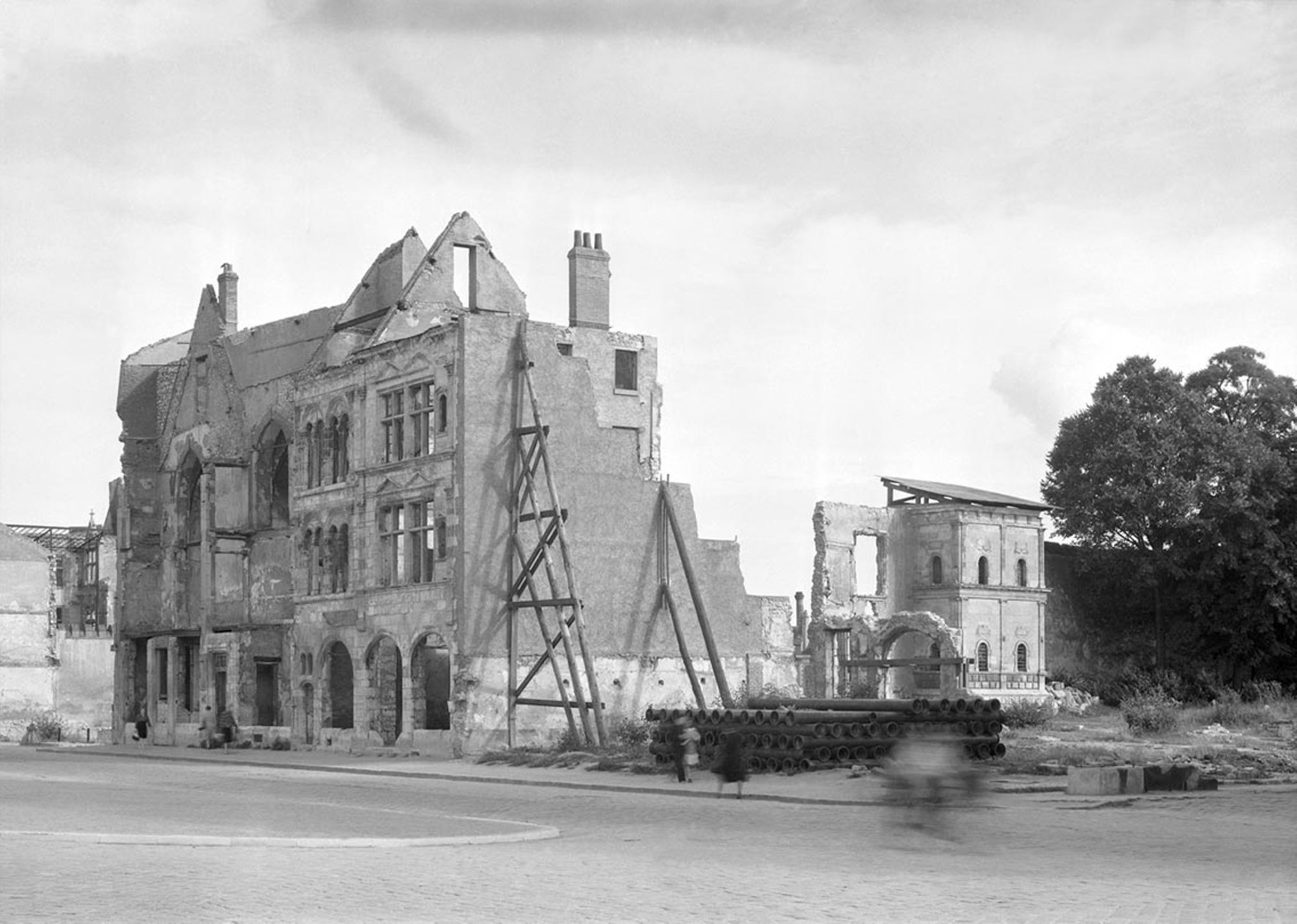 Ruines, rue du Tabour, la maison de Jeanne d'Arc, 1940