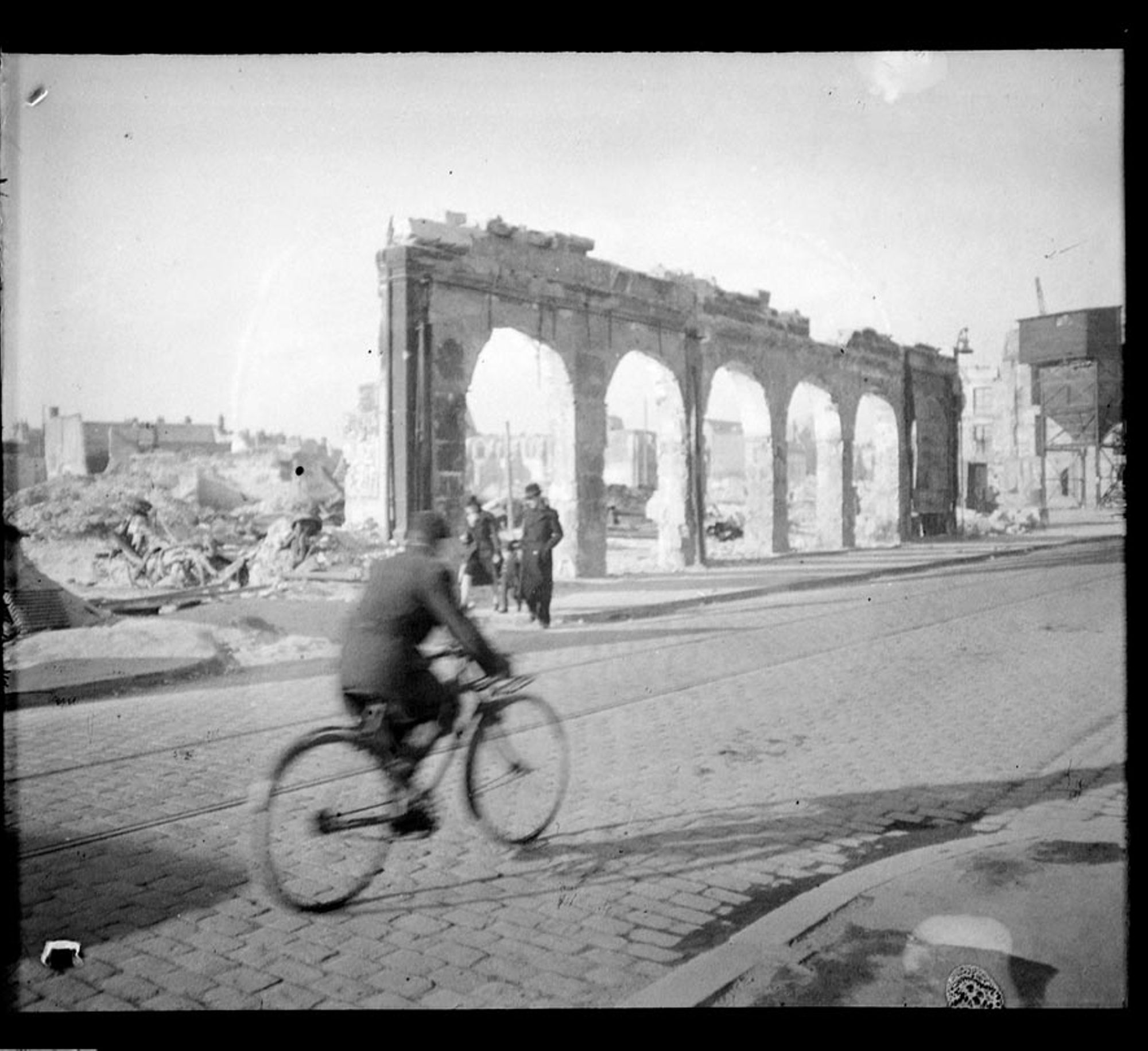 Rue Royale, après bombardements, Orléans, 1941