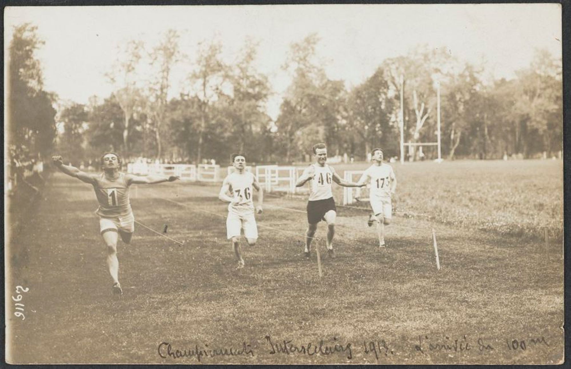 Championnat de France - Saint-Cloud- A. GAUTHIER gagne le 100 mètres en 11s. Le 11 Juin 1913