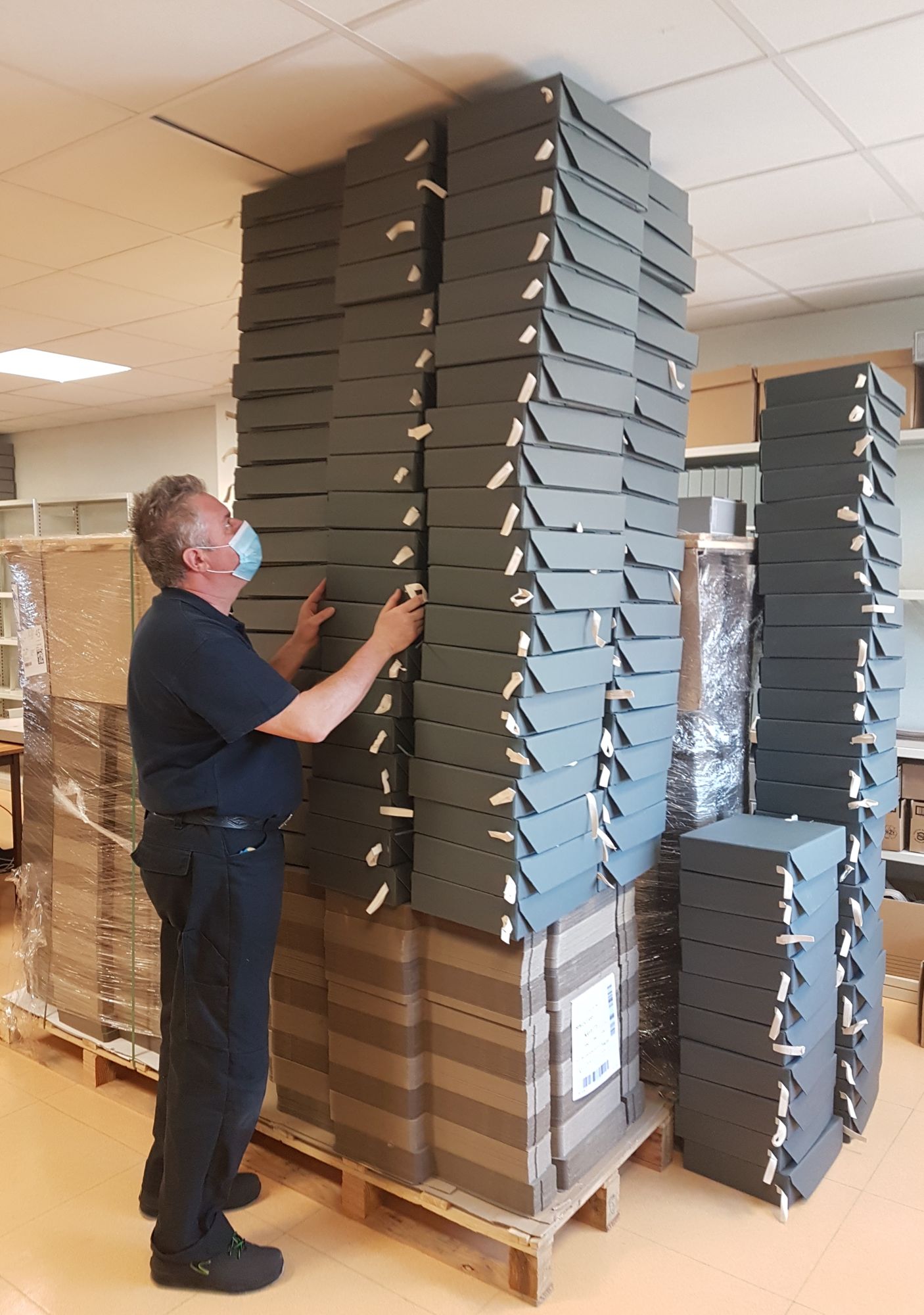 Des boîtes, des boîtes, des boîtes...