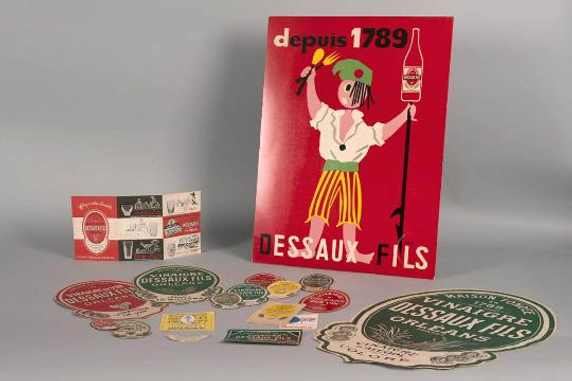 Carton publicitaire et étiquettes "Vinaigre Dessaux fils Orléans"