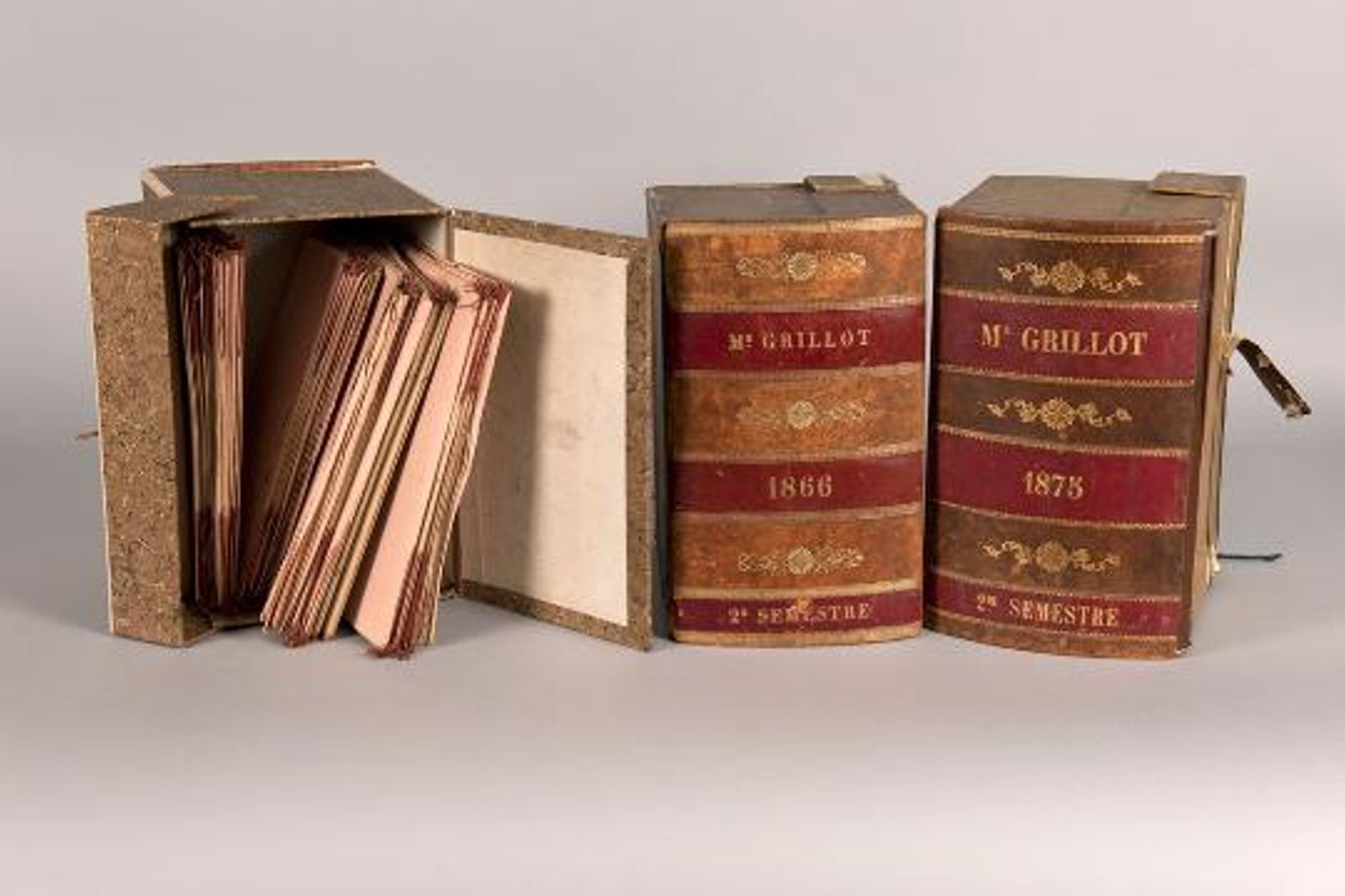 Boîtes de rangement des dossiers de notaires (XIXe siècle)